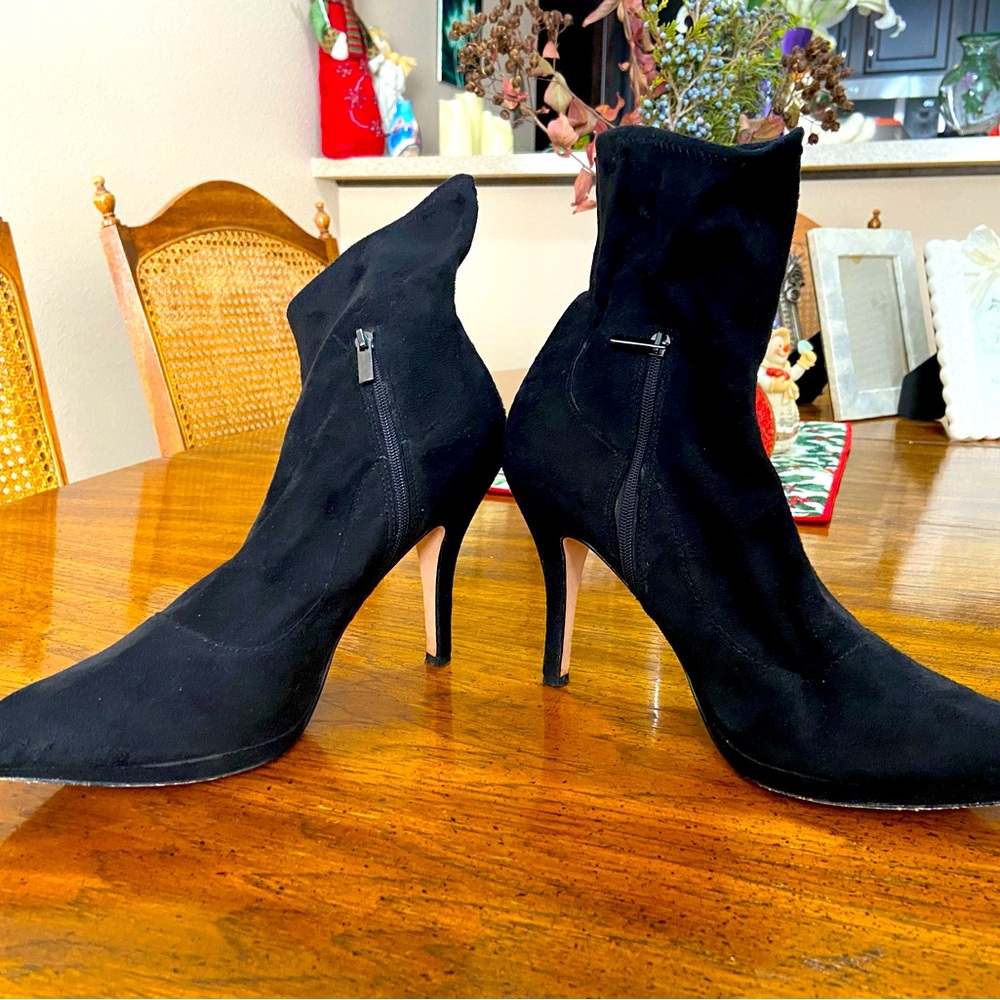 Boots, suede like good condition, with zipper